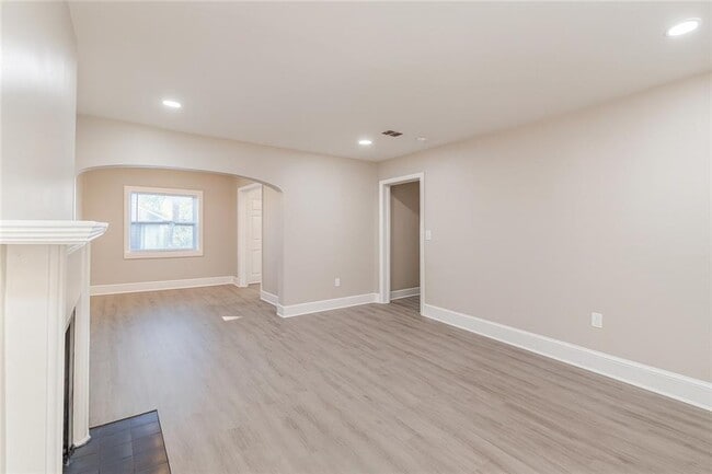 Building Photo - 1376 Westmont Rd SW