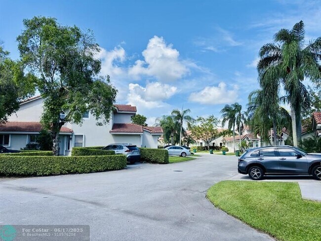 Building Photo - 7426 Pinewalk Dr S
