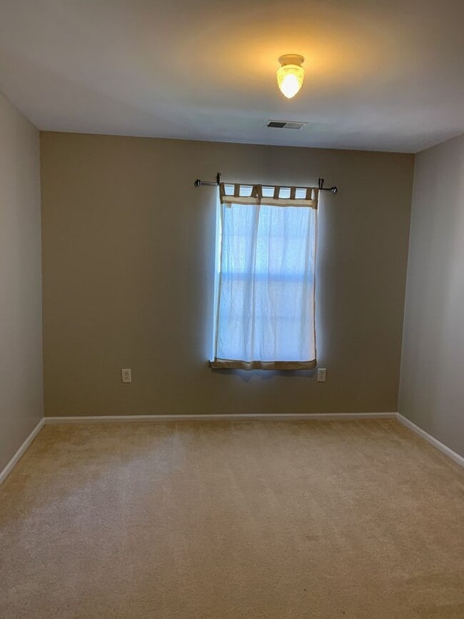 Building Photo - BEAUTIFUL SPACIOUS 2 BEDRM, 2 BATH CONDO W/ATTACHED GARAGE
