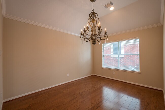 Building Photo - 16015 Lausanne Dr