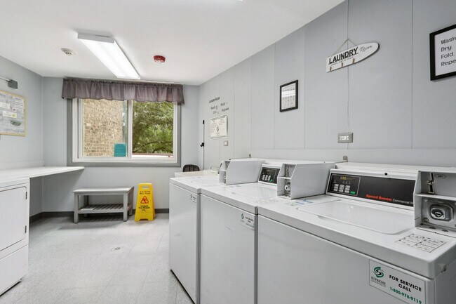 Building Photo - 2650 Brookwood Way Dr