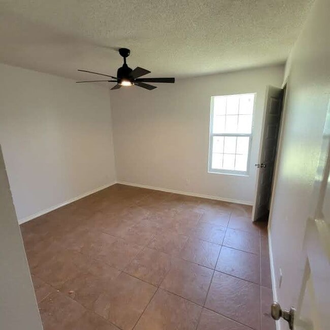 Building Photo - 581 Geraldine Ln