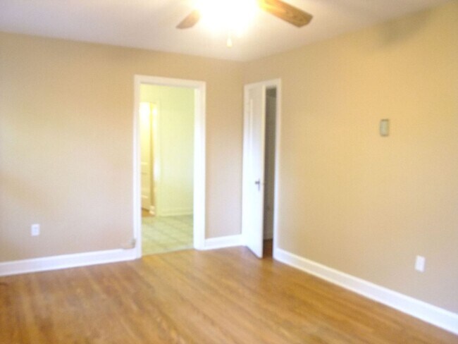 Building Photo - 8206 Greenwood Ave