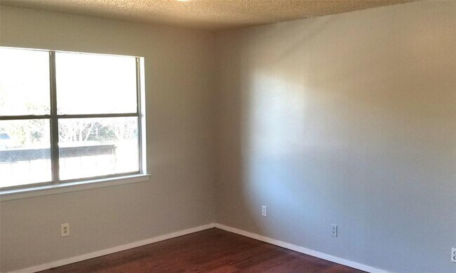 Building Photo - 1907 West Loop