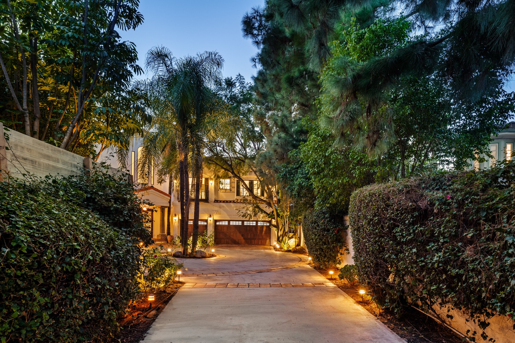 Building Photo - 4909 Woodley Ave