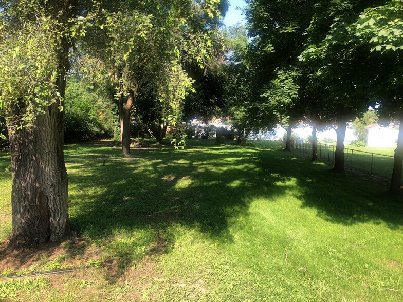 Building Photo - 10255 Wayne Rd