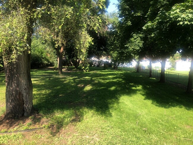 Building Photo - 10255 Wayne Rd