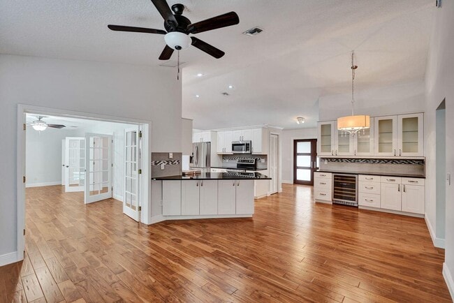 Building Photo - 1283 Barnstaple Cir