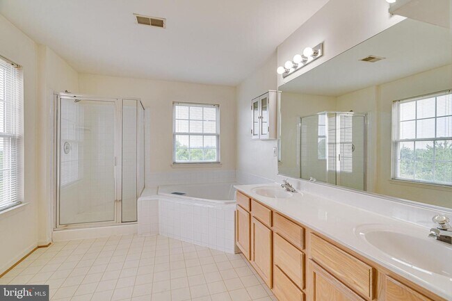 Building Photo - 417 Sparkleberry Terrace NE