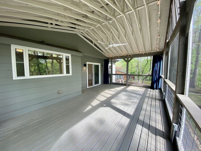Building Photo - East AVL - Mid Century Modern Beauty in Bo...
