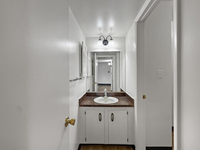 Building Photo - Deposit $0*** 1 BED, 1 BATH $939/mo+***Evansville, Indiana