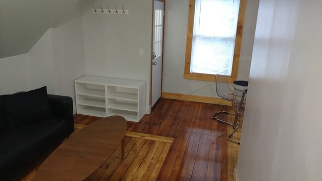 Building Photo - 12 Bennett St