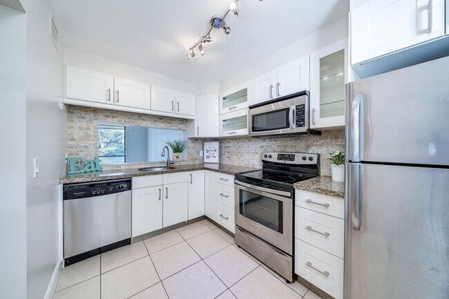 Building Photo - 1238 S Military Trail