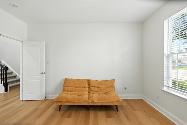 Building Photo - 3018 Silver Charm Cir