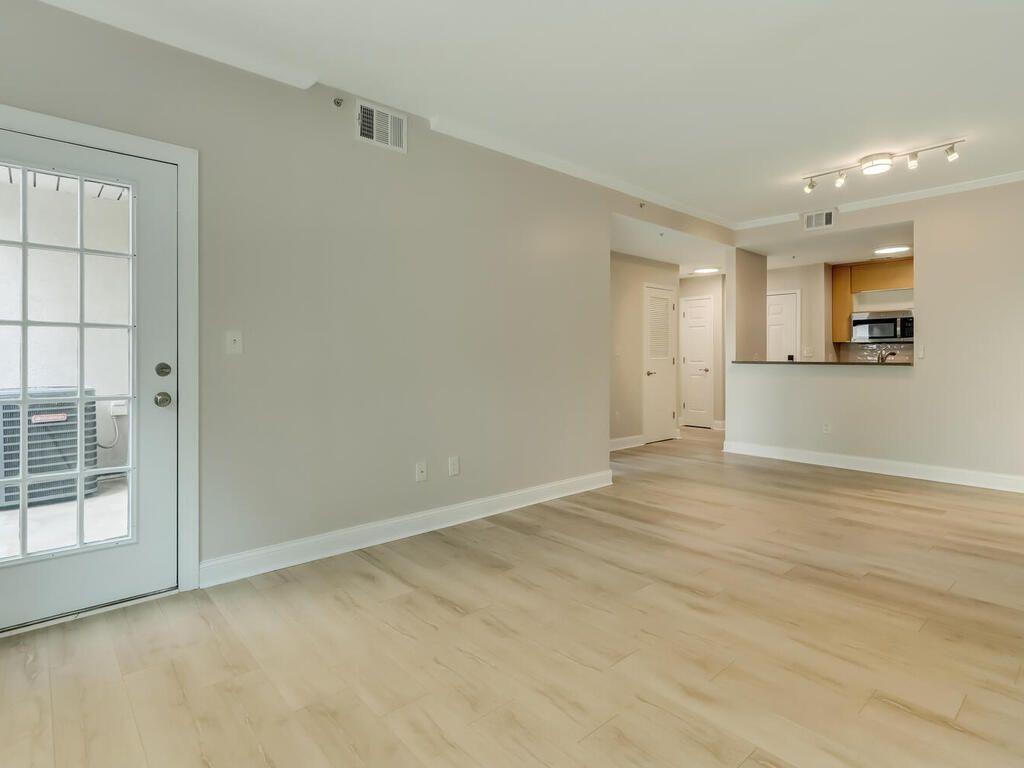 Building Photo - 1074 Peachtree Walk NE