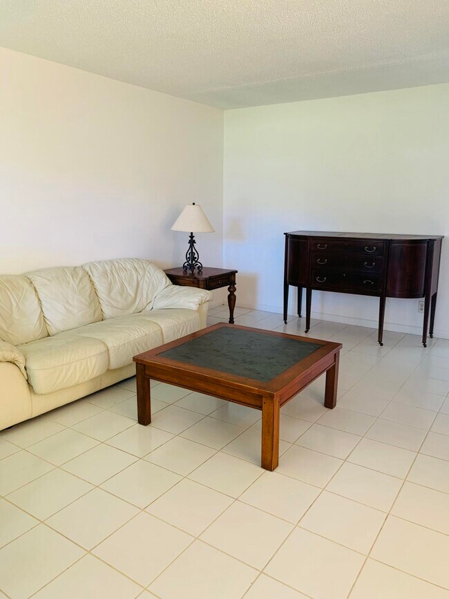 Building Photo - 5 Mansfield A