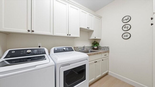 Building Photo - 8731 W Skagit Ave