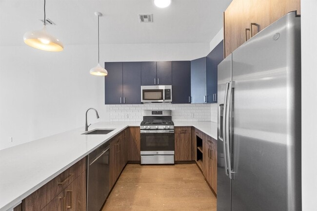 Building Photo - 250 Ave E