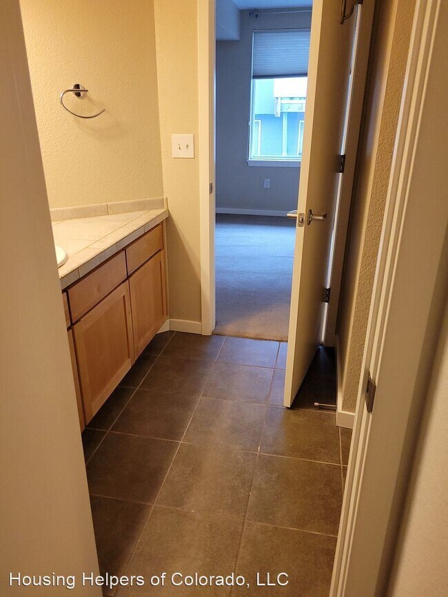 Building Photo - 2 br, 2.5 bath House - 2830 East College A...