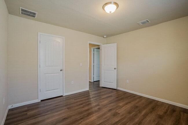 Building Photo - 708 Comal Run