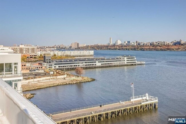 Building Photo - 9 Somerset Ln