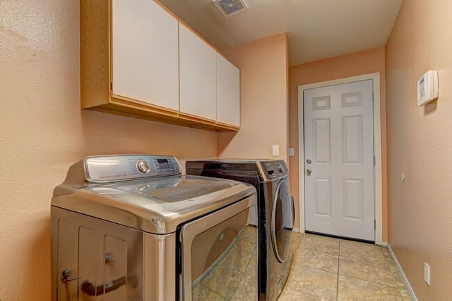 Building Photo - AMERICANA Property Mgmt - Great 2 story, 4 beds house with pool in Desert Shores