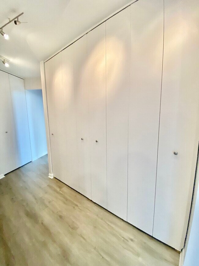 Building Photo - 155 N Harbor Dr