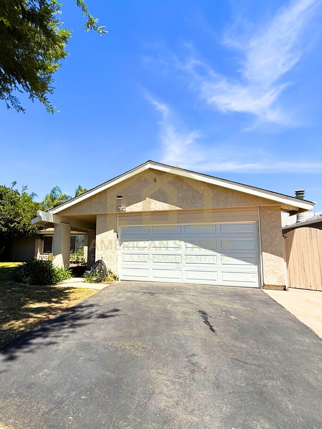 Primary Photo - 2488 Parkdale Ave