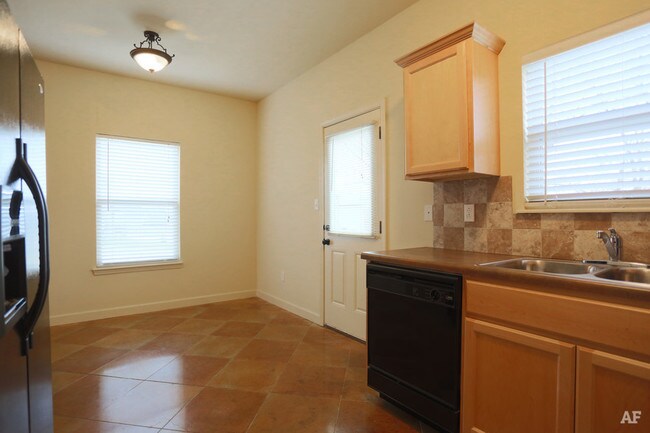 Building Photo - 3312-3314 Jenne Hill Dr