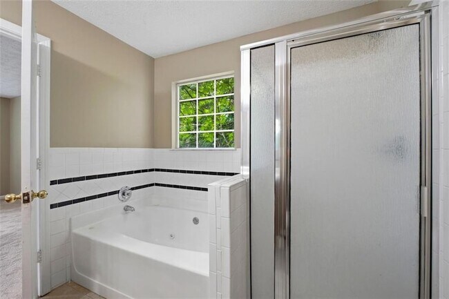 Building Photo - 800 Revena Dr