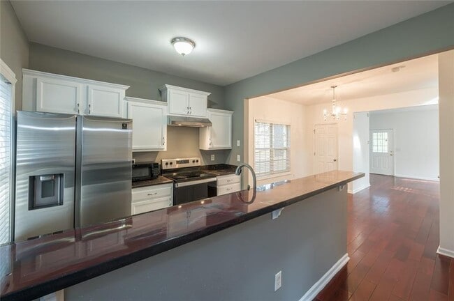 Building Photo - 1331 Memorial Dr SE