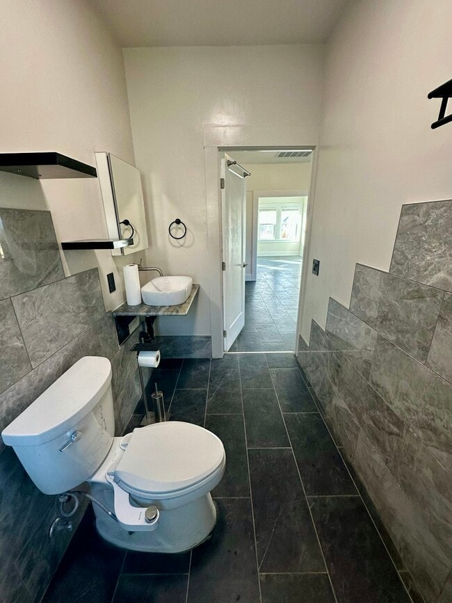 Building Photo - 444 40th St