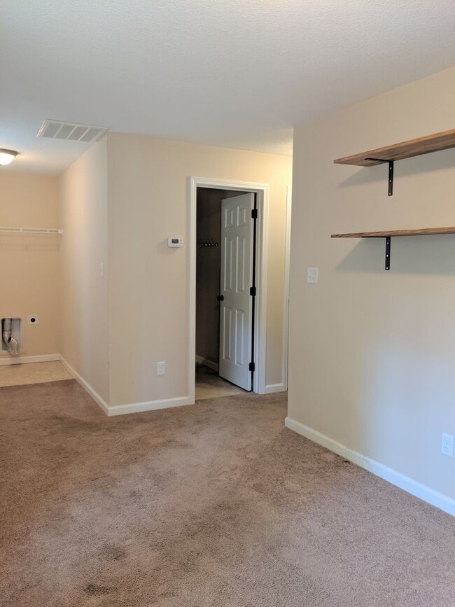 Building Photo - South Asheville Rental!