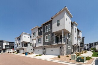 Building Photo - 10551 Spectrolite Pt