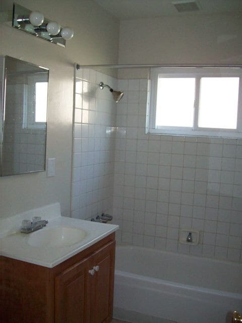 Building Photo - 2257