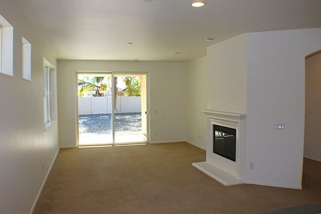 Building Photo - Sweet Senior Rental in Solera