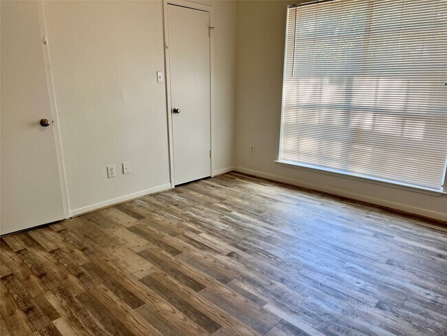 Building Photo - 2626 Holly Hall St