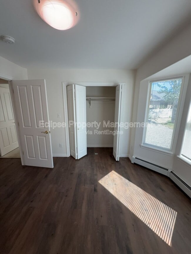 Building Photo - 714 E Harbor Cir