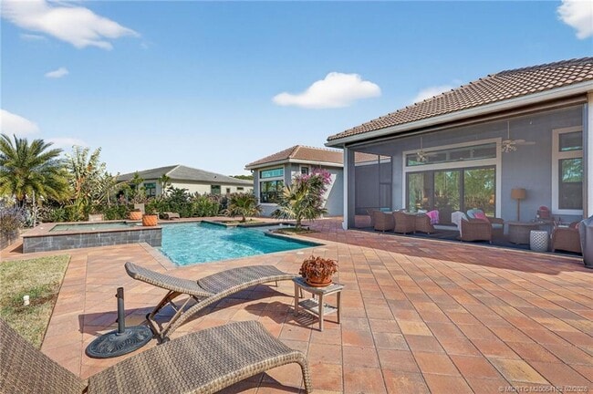 Building Photo - 5407 SW Pomegranate Way