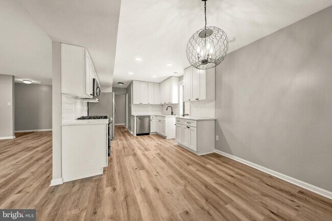 Building Photo - 2045 Royal Fern Ct