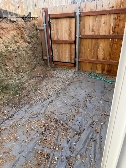 Building Photo - 285 Lilac Dr