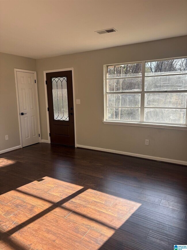 Building Photo - 8227 Country Cir