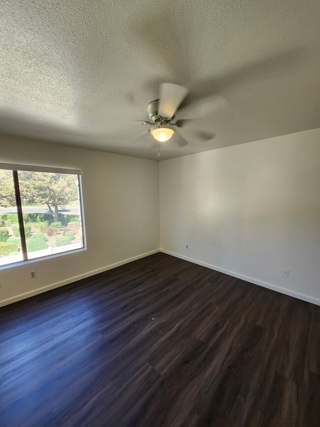 Building Photo - Beautiful 2-Bedroom Condo in Phillips Ranch