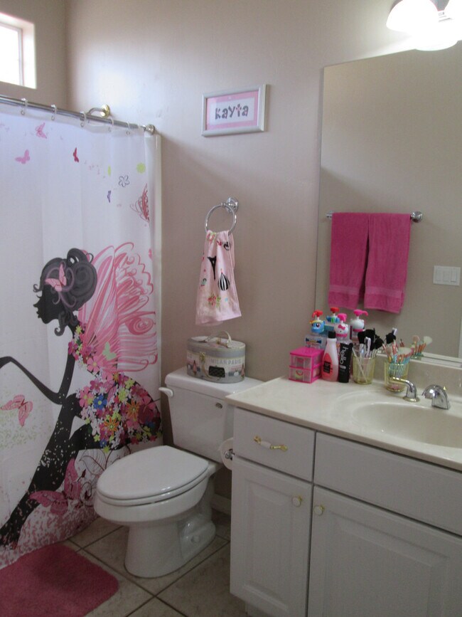 Building Photo - 5745 E Sunset Point Dr