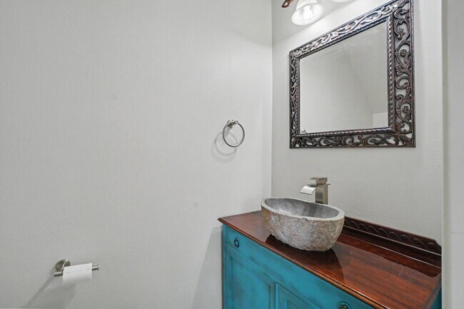 Building Photo - 25338 Barmby Dr
