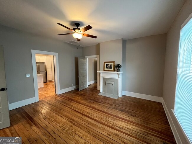 Building Photo - 14 Hazel St