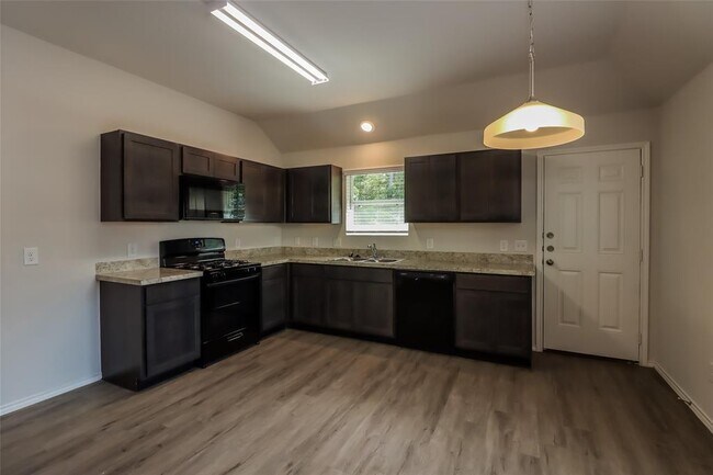 Building Photo - 3420 Cannon Dr