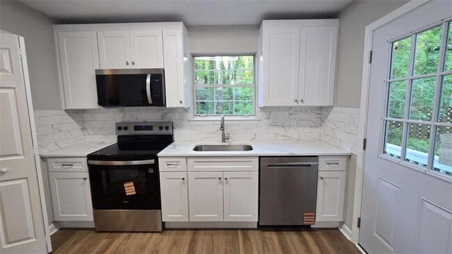 Building Photo - 3025 Mangum Dr