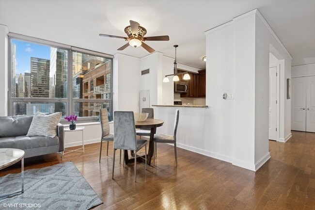 Building Photo - 420 E Waterside Dr