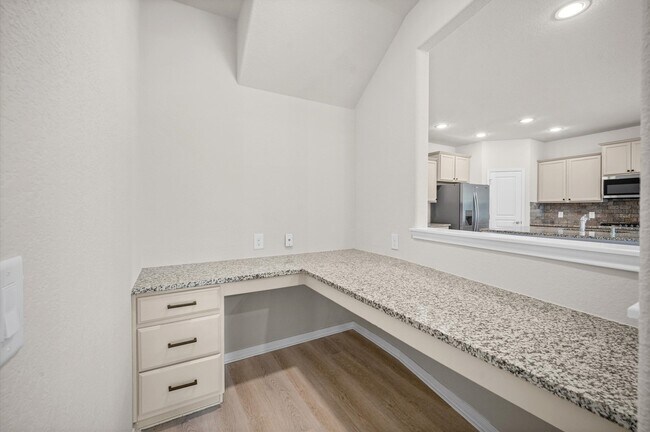 Building Photo - 10 Log House Ct
